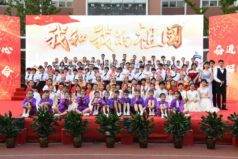 8开展庆祝新中国成立70周年系列主题教育活动.jpg
